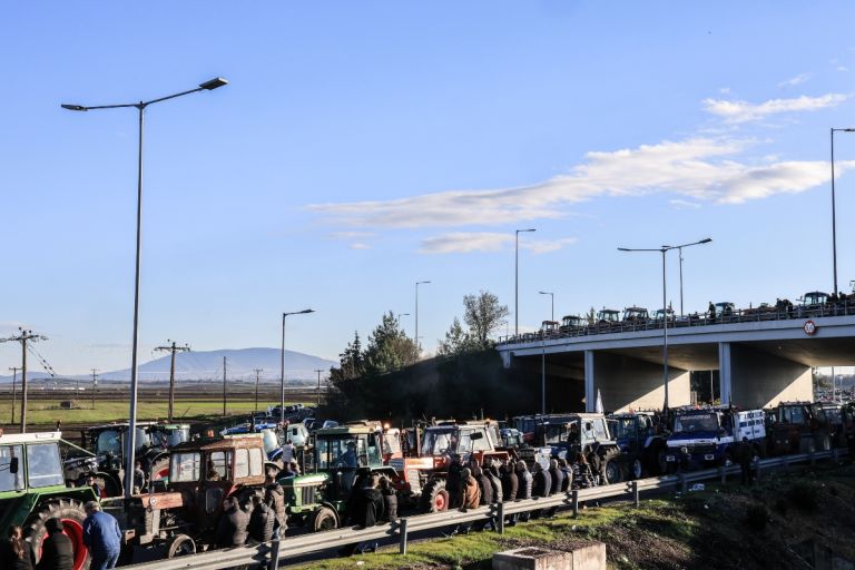 Κυβέρνηση σε πανικό – Αγρότες σε εξέγερση: Τα επεισόδια, η φθορά και ο κίνδυνος για τα Χριστούγεννα