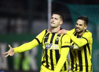 Παναθηναϊκός – ΑΕΚ 2-3: Ο Γιόβιτς «σκότωσε» τη Λεωφόρο στο 90+3’ και έσπασε την κατάρα των ντέρμπι