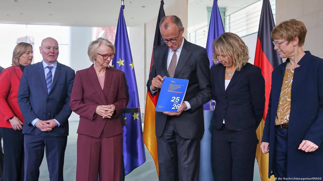 Γερμανία 2025: Ισχνή ανάκαμψη με επιφυλάξεις από τους «Πέντε Σοφούς»