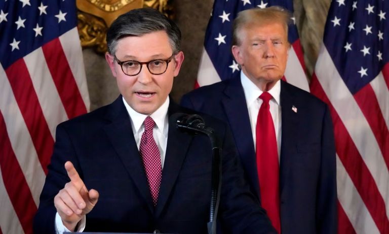 Ο Τραμπ πληρώνει ακριβά το σκάνδαλο Έπσταϊν: η Βουλή πιέζει για πλήρη δημοσιοποίηση των “φακέλων”