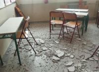 ΠΟΡΤΟ ΡΑΦΤΗ: Σοβάδες “έπεσαν” σε κεφάλια μαθητών – Δύο μικρά παιδιά τραυματίες