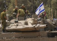 Ισραήλ: Νέα μαζική επιδρομή στη Δυτική Όχθη – Εκδιώξεις, συλλήψεις και ελικόπτερα πυροβολούν πάνω από σπίτια!