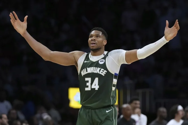 Γιάννης Αντετοκούνμπο: Ο Greek Freak επιστρέφει μετά από 10+ μέρες, αλλά οι Μπακς «τρέμουν» χωρίς αυτόν