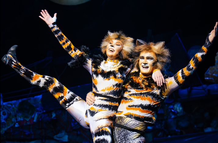 Sam Bateson: «Το “Cats” άλλαξε για πάντα τον χορό στο μιούζικαλ – Κάθε βράδυ παίζω μια γάτα»