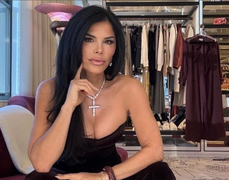 Η Λόρεν Σάντσεζ έκλεψε την παράσταση στα γενέθλια της Κρις Τζένερ–Το φόρεμα που τράβηξε τα βλέμματα