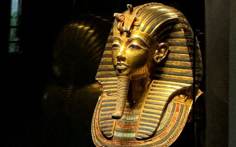 Γκίζα: Εγκαίνια Μεγάλου Αιγυπτιακού Μουσείου – Νέα Εποχή για Φαραωνική Κληρονομιά