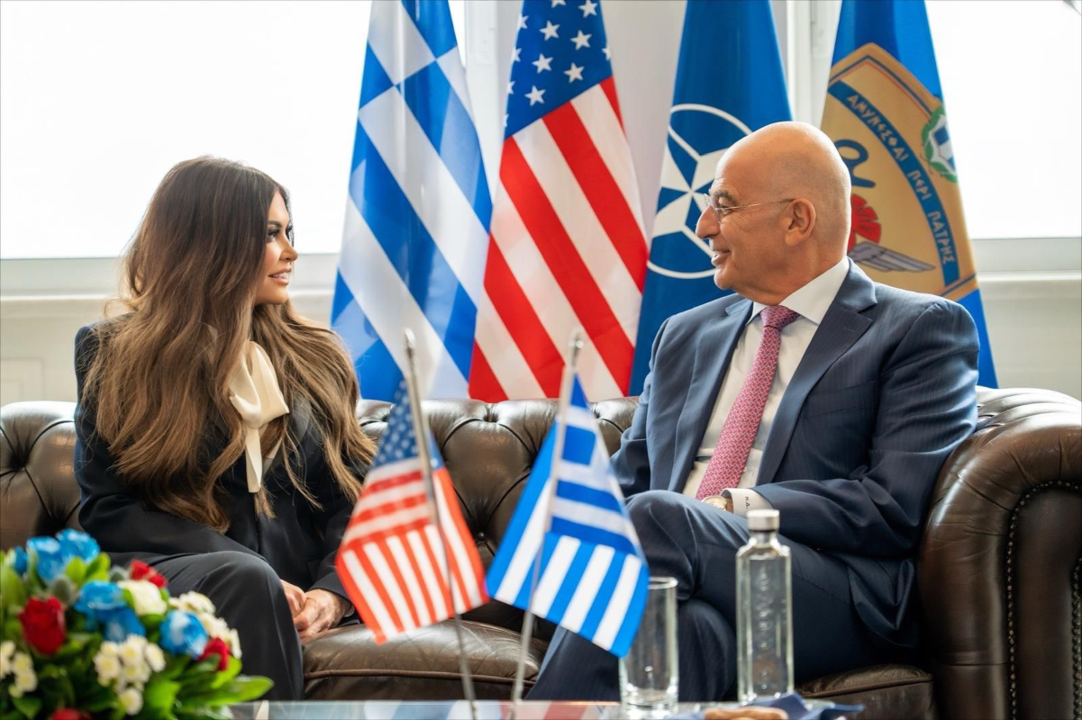 Πρώτη συνάντηση Γκιλφοϊλ – Δένδια: H Ελλάδα μπαίνει στο State Partnership Program