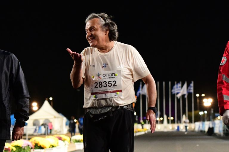 Ιωακείμ Υφαντίδης: Ο 67χρονος που Τερμάτισε Τελευταίος και Κέρδισε Όρθιο Χειροκρότημα στο Καλλιμάρμαρο