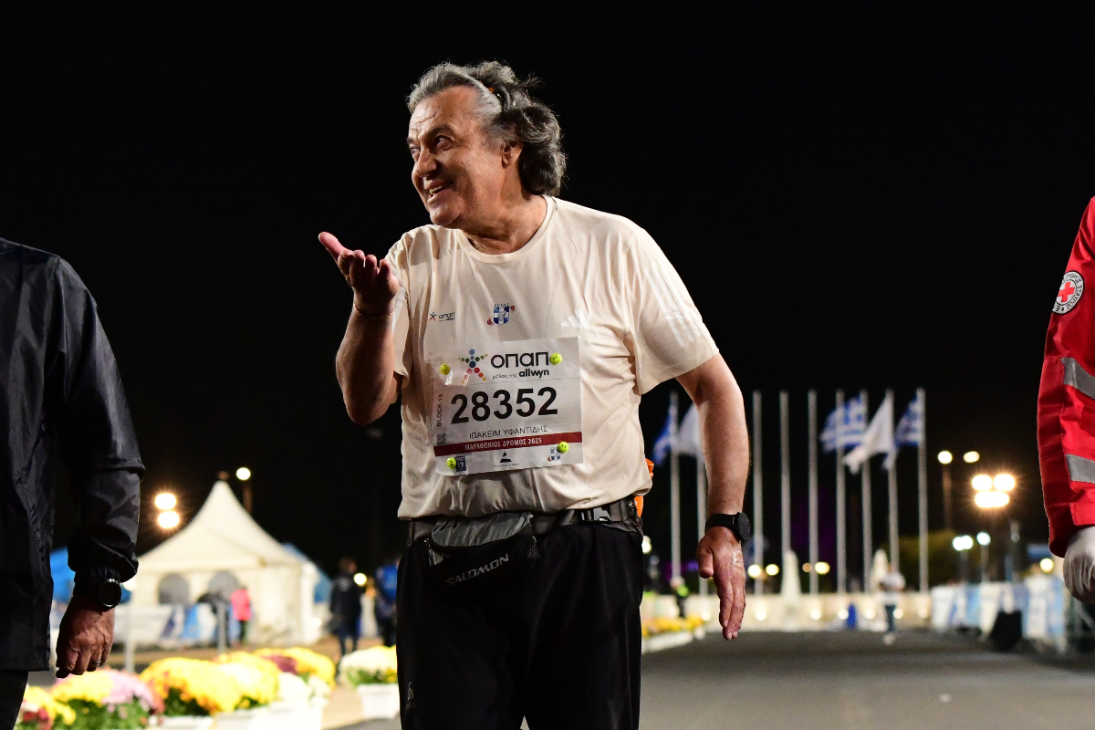 Ιωακείμ Υφαντίδης: Ο 67χρονος που Τερμάτισε Τελευταίος και Κέρδισε Όρθιο Χειροκρότημα στο Καλλιμάρμαρο