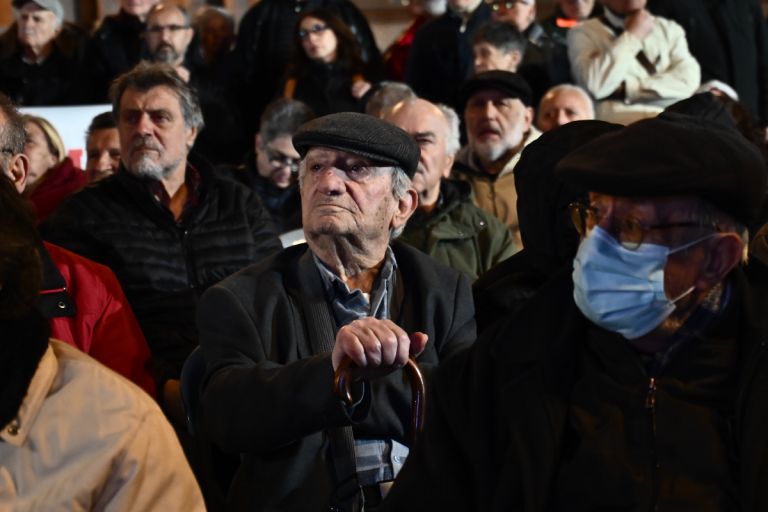 1,3 δισ. ευρώ “βροχή” σε 2,6 εκατ. συνταξιούχους: 250άρι βοήθημα, επιστροφή ενοικίου και αυξήσεις