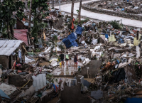 ΚΑΛΜΑΓΚΙ: 26 νεκροί, 400.000 παγιδευμένοι – Πόλεις “πνίγονται” στο Τσεμπού