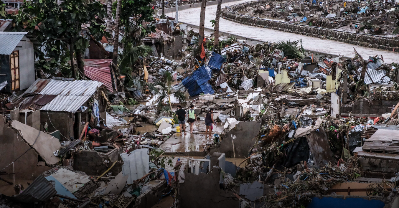 ΚΑΛΜΑΓΚΙ: 26 νεκροί, 400.000 παγιδευμένοι – Πόλεις “πνίγονται” στο Τσεμπού