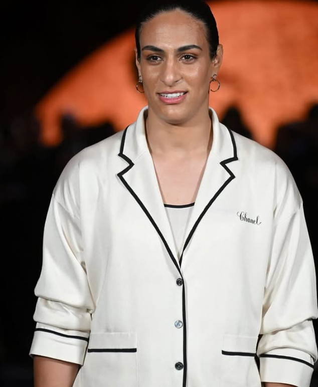 Imane Khelif: Από το Ρινγκ στη Front Row της Chanel – Η Χρυσή Ολυμπιονίκης που Μεταμορφώνεται σε Fashion Icon