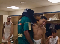 Σλούκας τρελάθηκε με Φαρίντ στα αποδυτήρια: Το viral ξέσπασμα μετά το θρίλερ στο Παρίσι [vid]