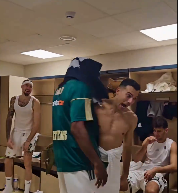 Σλούκας τρελάθηκε με Φαρίντ στα αποδυτήρια: Το viral ξέσπασμα μετά το θρίλερ στο Παρίσι [vid]