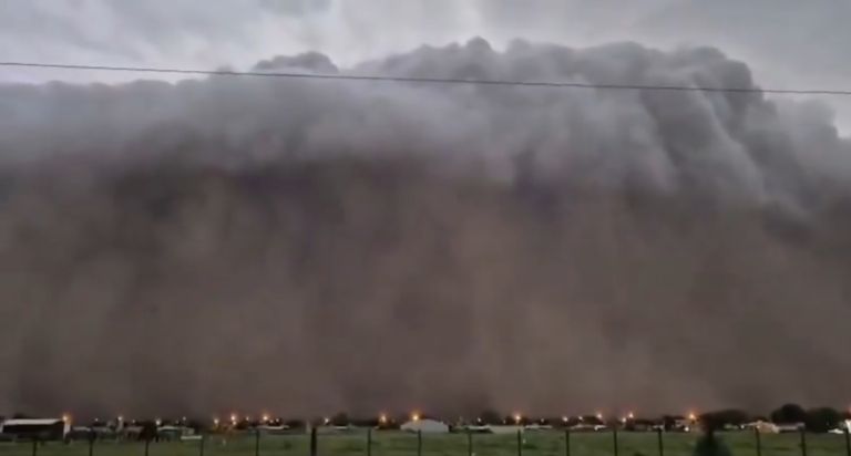 Αργεντινή: «Τείχος» σκόνης 300 μέτρων «κατάπιε» ολόκληρη πόλη [pic]