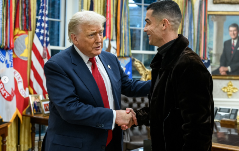 Ronaldo στον Λευκό Οίκο: Η ξενάγηση από Τραμπ και οι αντιδράσεις που «έβαψαν» κόκκινα τα social