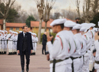 Μακρόν: Εθελοντική θητεία 10 μηνών για νέους 18-19 ετών