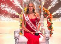 Grace Richardson: Η πρώτη ανοιχτά λεσβία Μις Αγγλία – Από το bullying στο στέμμα, Miss World 2026