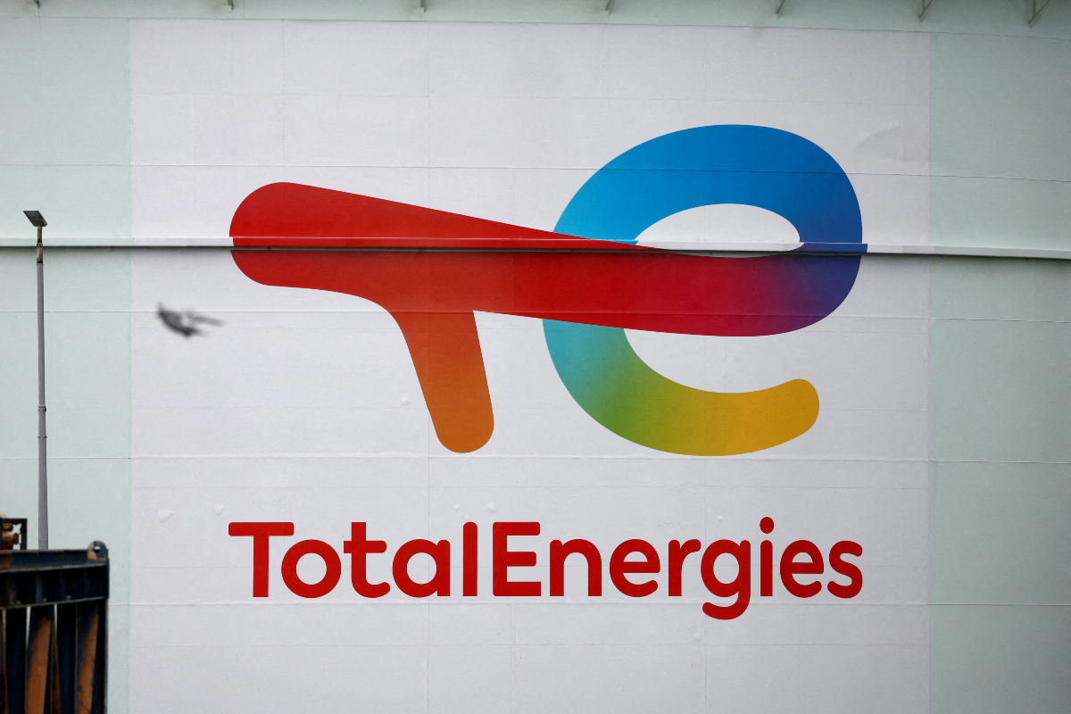 TotalEnergies: Καταγγελία για «συνέργεια σε εγκλήματα πολέμου» – Η «σφαγή των κοντέινερ»