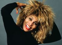 Τίνα Τέρνερ: «Κανείς δεν με αγάπησε ποτέ – ούτε η μάνα μου, ούτε ο πατέρας μου, ούτε ο Άικ»