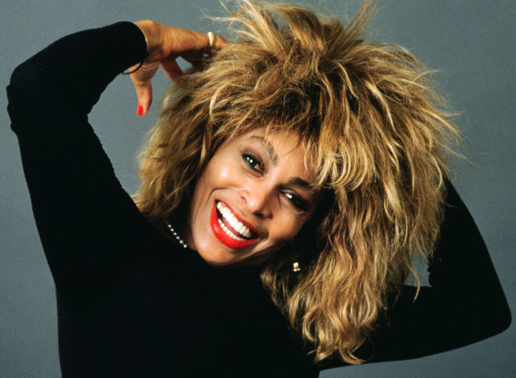 Τίνα Τέρνερ: «Κανείς δεν με αγάπησε ποτέ – ούτε η μάνα μου, ούτε ο πατέρας μου, ούτε ο Άικ»