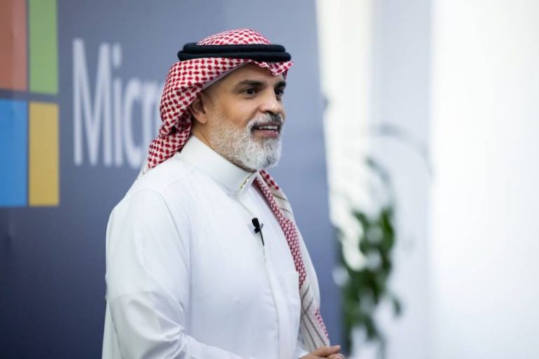 Microsoft: Επένδυση – μαμούθ 7,9 δισ. δολαρίων στα ΗΑΕ για την τεχνητή νοημοσύνη