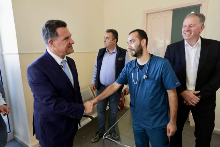 Χίος & Ψαρά: Ο Άδωνις Γεωργιάδης αναβαθμίζει νοσοκομεία, κέντρα Υγείας και ασθενοφόρα