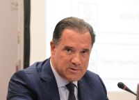 Ο Άδωνις Γεωργιάδης παρουσιάζει τα νέα ΤΕΠ Λάρισας – AI μειώνει τον χρόνο αναμονής κατά 40%