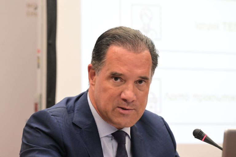 Ο Άδωνις Γεωργιάδης παρουσιάζει τα νέα ΤΕΠ Λάρισας – AI μειώνει τον χρόνο αναμονής κατά 40%