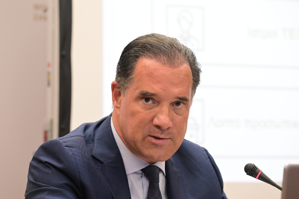 Ο Άδωνις Γεωργιάδης παρουσιάζει τα νέα ΤΕΠ Λάρισας – AI μειώνει τον χρόνο αναμονής κατά 40%