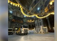 Φορτηγά μέσα στην Αγία Σοφία – Η απάντηση της Τουρκίας