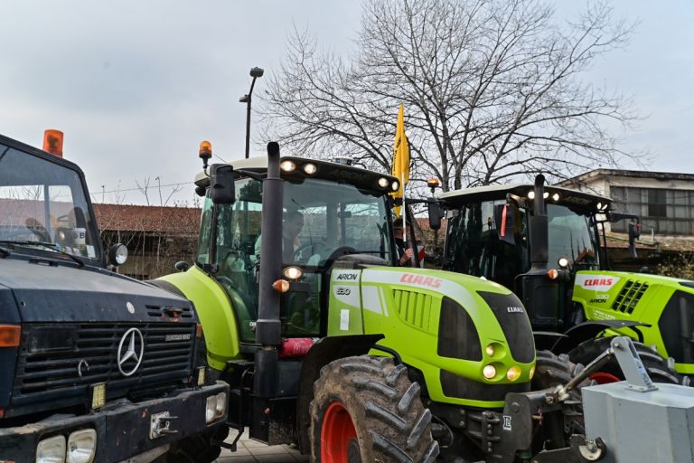 Πού στήνονται μπλόκα αγροτών σήμερα – Τα τρακτέρ ανεβαίνουν στις Εθνικές Οδούς
