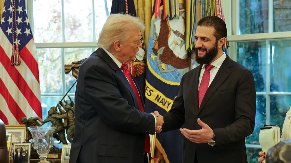 Από τη μαύρη λίστα του FBI στον Λευκό Οίκο: Ο Αλ Σαράα και η νέα εποχή για τη Συρία υπό την αιγίδα Τραμπ
