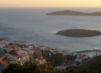 Άνδρος: Το Ελληνικό Νησί που Ψήφισαν οι Βρετανοί Καλύτερο για Περπάτημα στα Greek Travel Awards 2025