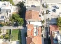 Έφοδος της ΕΛΑΣ στα Άνω Λιόσια: Drone κατέγραψε τη σύλληψη 23χρονου σε ταράτσα