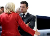 Μπαρντελά στο κατώφλι του Ελιζέ: Δημοσκόπηση-σοκ δείχνει σweeping νίκη της γαλλικής Ακροδεξιάς το 2027