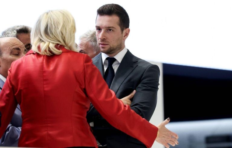 Μπαρντελά στο κατώφλι του Ελιζέ: Δημοσκόπηση-σοκ δείχνει σweeping νίκη της γαλλικής Ακροδεξιάς το 2027