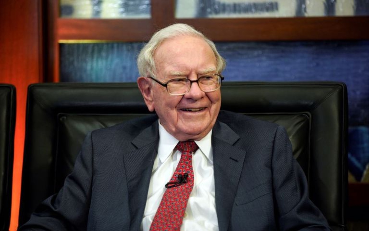 Berkshire Hathaway: Ρεκόρ ρευστότητας 381,6 δισ. δολαρίων και αύξηση 34% στα λειτουργικά κέρδη