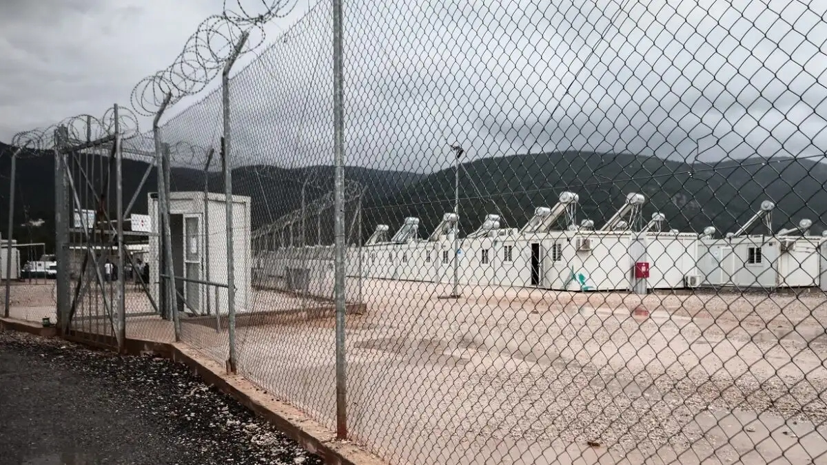 Εξέγερση σε δομή μεταναστών στις Σέρρες: Έκοψαν τα πλέγματα και προσπάθησαν να φύγουν