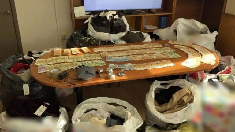 Εγκληματική οργάνωση έκλεβε ρούχα από καταστήματα στην Αττική και τα πουλούσε στην Αλβανία [vid]
