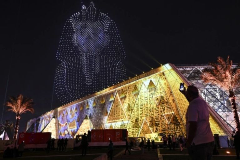 Φαντασμαγορική τελετή στα εγκαίνια του Μεγάλου Αιγυπτιακού Μουσείου στο Κάιρο – Εντυπωσιακό σόου με drone