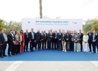 Η Δεξιά Στροφή του ΕΛΚ: Συμμαχία με Άκρα Δεξιά για να Σπάσει την Πράσινη Ατζέντα