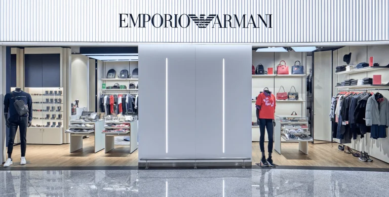 Αλλαγές στον οίκο Armani: Νέο συμβούλιο με «βαριά» ονόματα της μόδας και σχέδιο πώλησης 15%