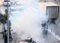 Επεισόδια έξω από τα δικαστήρια Θεσσαλονίκης λίγο πριν τη δίκη για τη δολοφονία Καμπανού – Δύο συλλήψεις