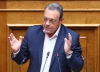 Ο Φάμελλος «χτυπά» Μητσοτάκη: Ανησυχία για Αμερικανούς και φυσικό αέριο – «Τυφλή εξυπηρέτηση συμφερόντων»