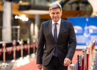 Νέα ερώτηση Φαραντούρη στην Κομισιόν για διαρροή κτηματολογικών δεδομένων σε funds και servicers