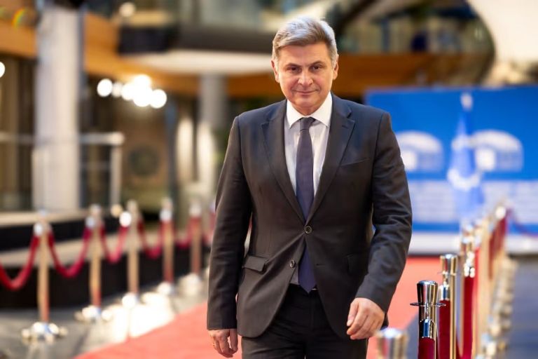 Νέα ερώτηση Φαραντούρη στην Κομισιόν για διαρροή κτηματολογικών δεδομένων σε funds και servicers