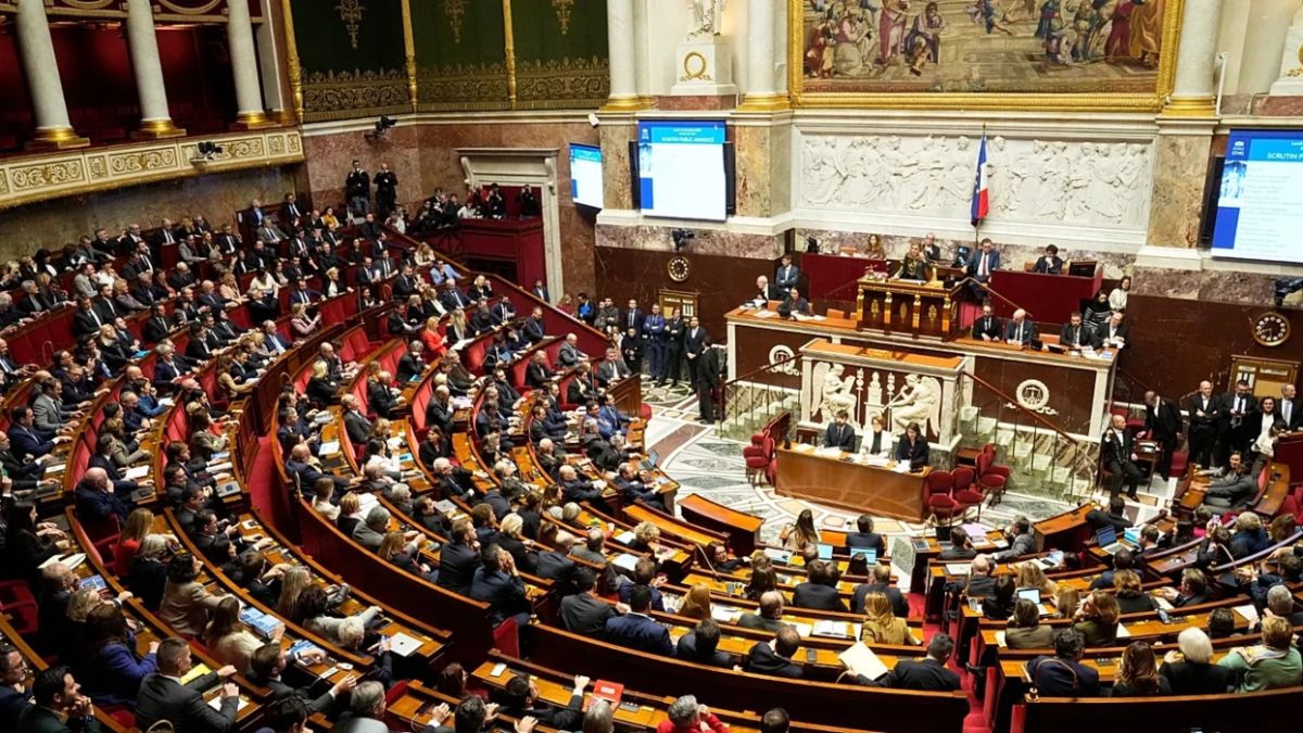 Γαλλία: Η Βουλή απέρριψε τον “φόρο Ζικμάν” για τους υπερπλούσιους