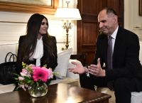 Η Γκιλφόιλ συναντήθηκε με τον Γεραπετρίτη- Επίσημη έναρξη της θητείας της νέας πρέσβειρας των ΗΠΑ στην Ελλάδα